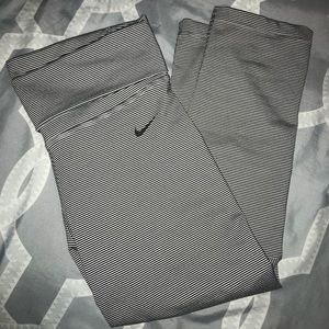 NIKE BLACK AND WHITE STRIPPED CROPPED LEGGINGS